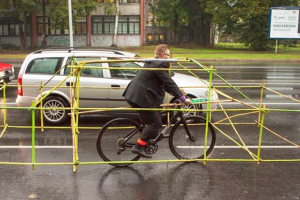 Bikers Show How Little of the Road They Need vs. Cars